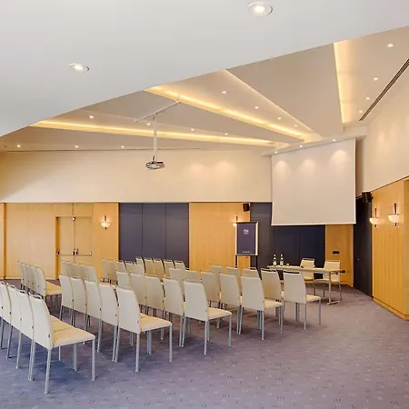 Отель Nh Pontevecchio 4*