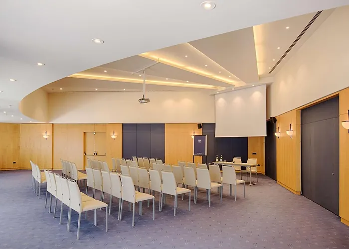 Отель Nh Pontevecchio 4*