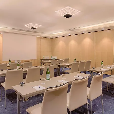 莱科彭特维奇欧nh酒店 酒店 莱科